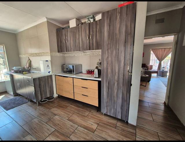 3 BEDROOM HOUSE FOR SALE IN BRACKENHURST